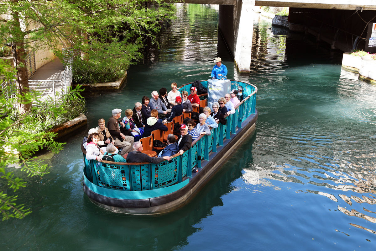 154 Fun Club travelers enjoyed the cruise on the San Antonio Riverwalk.JPG